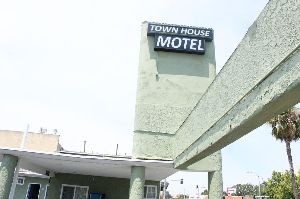 Town House Motel Lynwood Kültér fotó